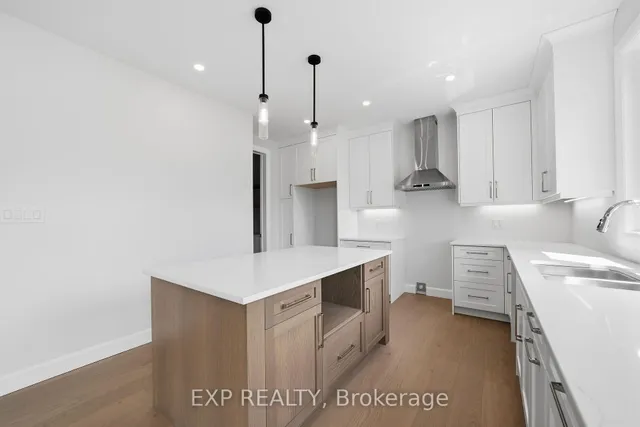 253 John St, Warwick 4