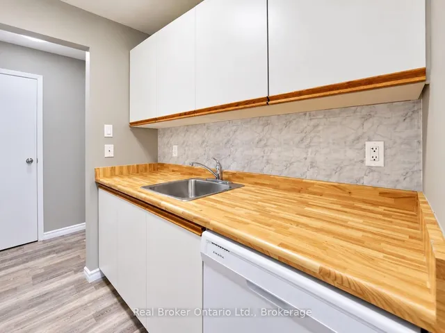 725 Deveron Cres #101, London South 4
