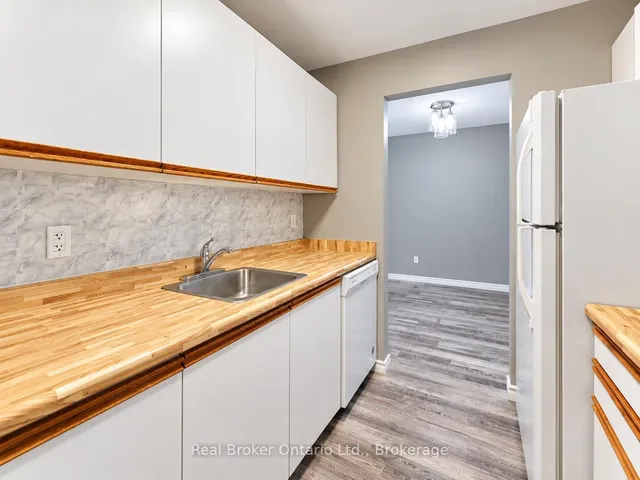 725 Deveron Cres #101, London South 3