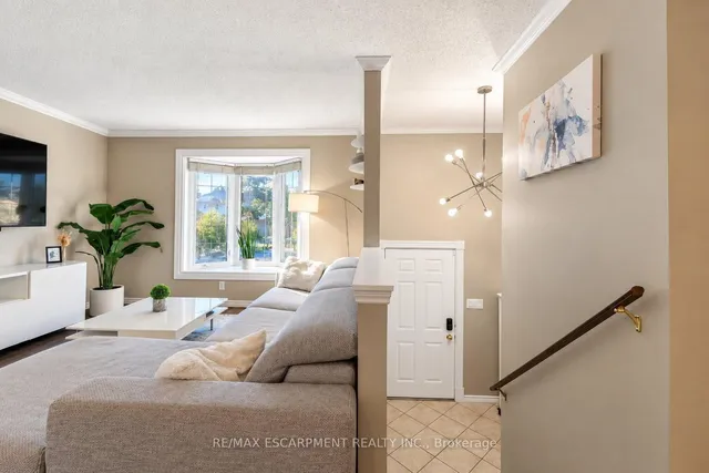 6 SANDRA Cres, Grimsby 2