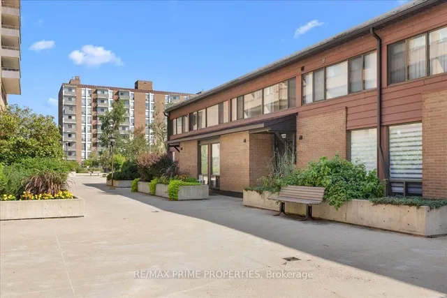 525 St. Laurent Blvd #4, Ottawa 2