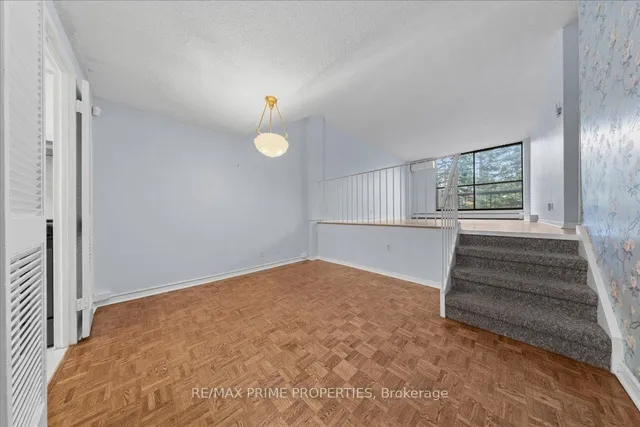 525 St. Laurent Blvd #4, Ottawa 4