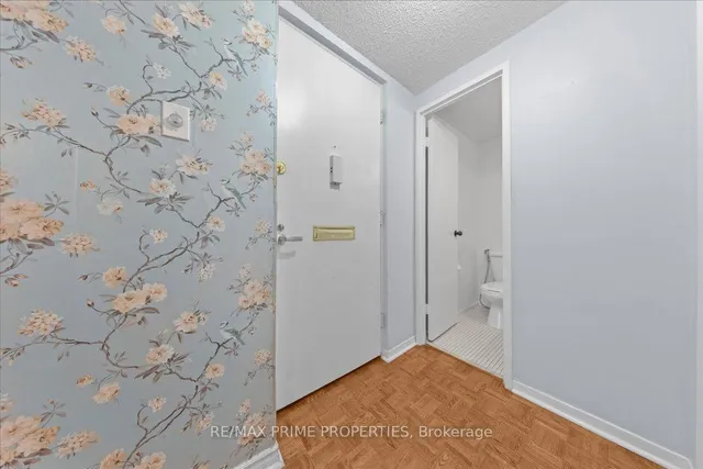 525 St. Laurent Blvd #4, Ottawa 3