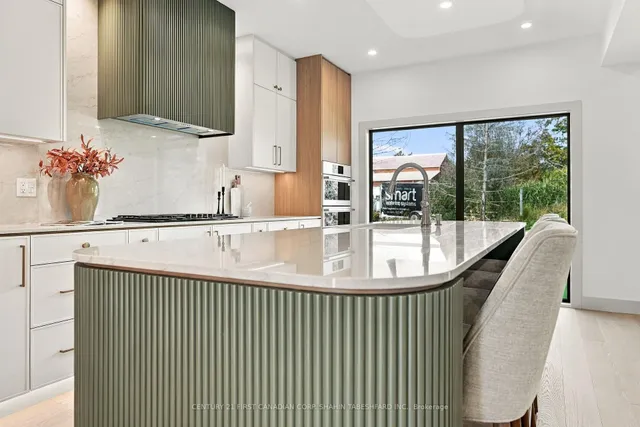 216 Knott Dr, London South 5