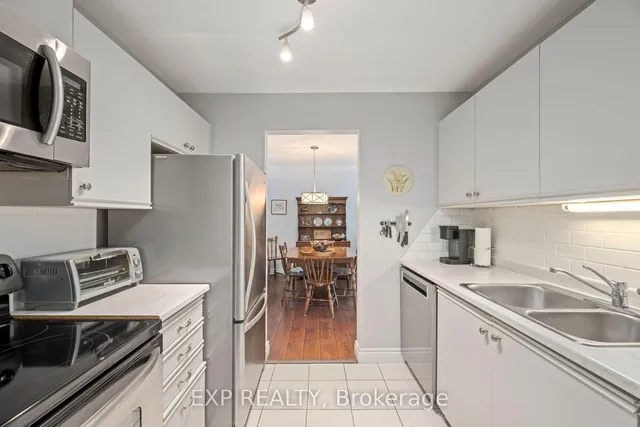 735 Deveron Cres #112, London South 5