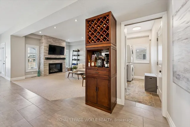 941 Eden Oak Crt, Kitchener 2