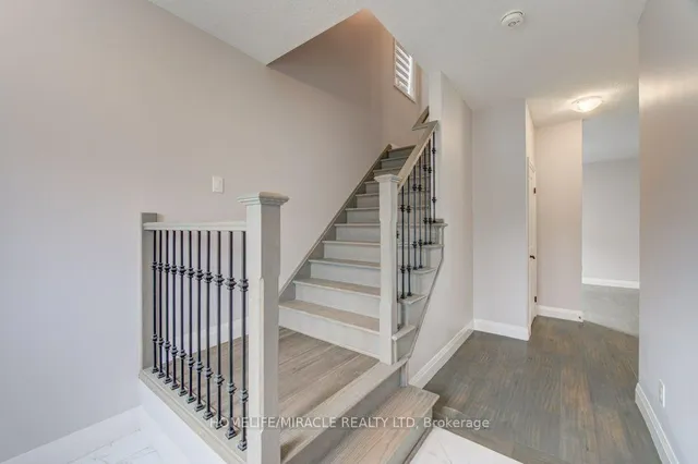 3032 Doyle Dr, London South 5