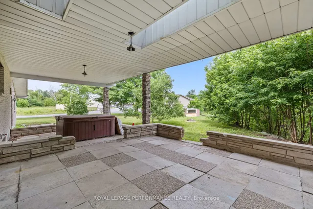 438 Voyageur Pl, Russell 5