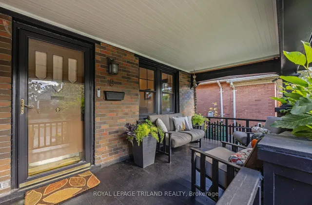 8 McKenzie Ave, London South 4