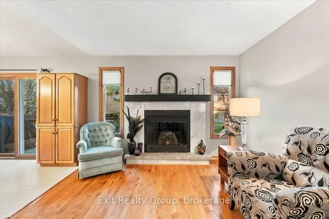 27 Dungannon Dr, Belleville 4