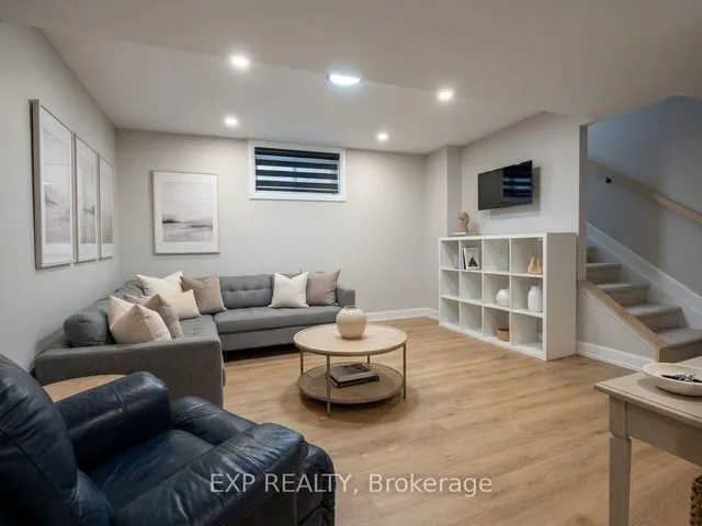 1202 Montblanc Cres, Russell 4