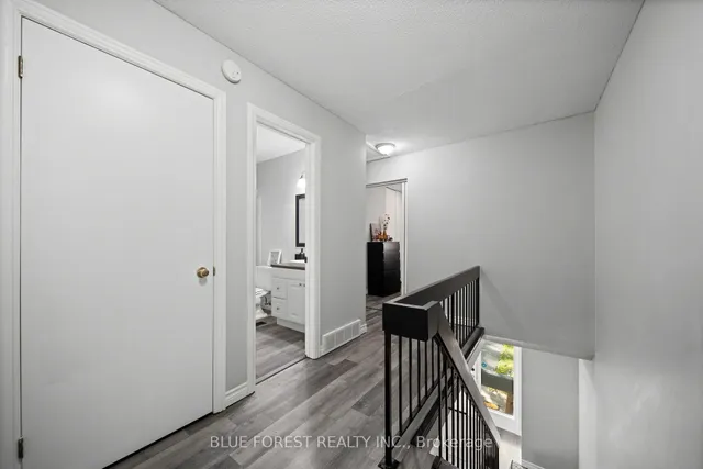 10 Berkshire Crt, London South 2
