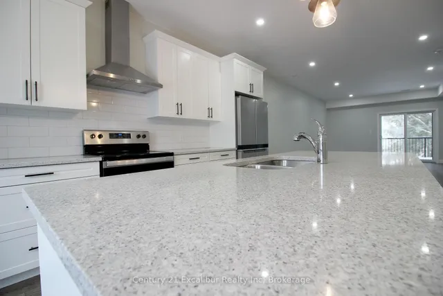 360 Queen St #2C, Centre Wellington 2