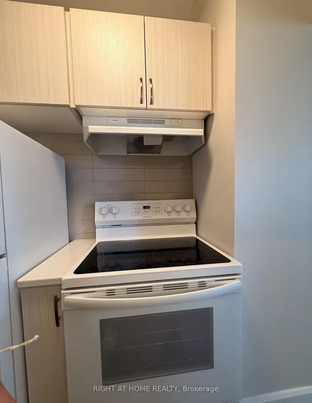 215 Glenridge Ave #505, St. Catharines 2