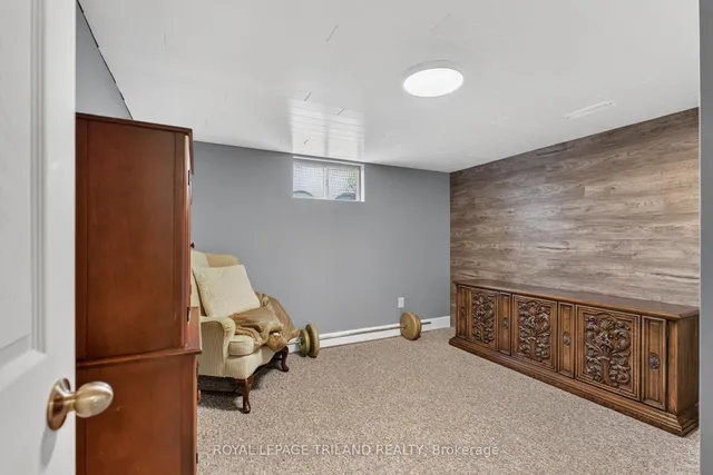 21 Jena Cres, London East 2