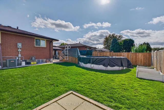 21 Jena Cres, London East 5