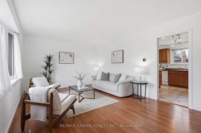 159 Estella Crt, London South 2