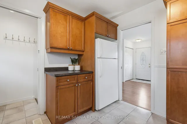 159 Estella Crt, London South 4