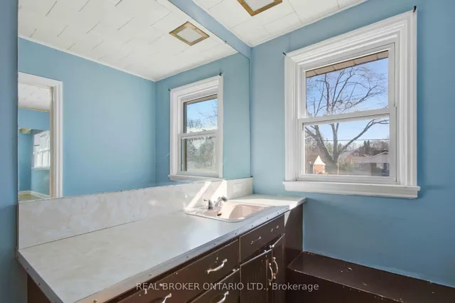 250 Macdonald Ave, Belleville 2