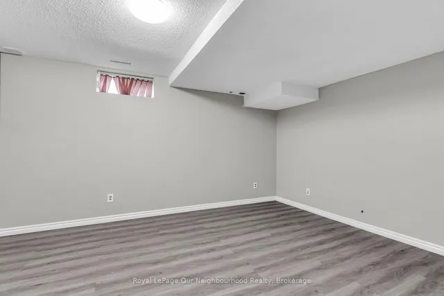 135 Kanata Cres, London South 2