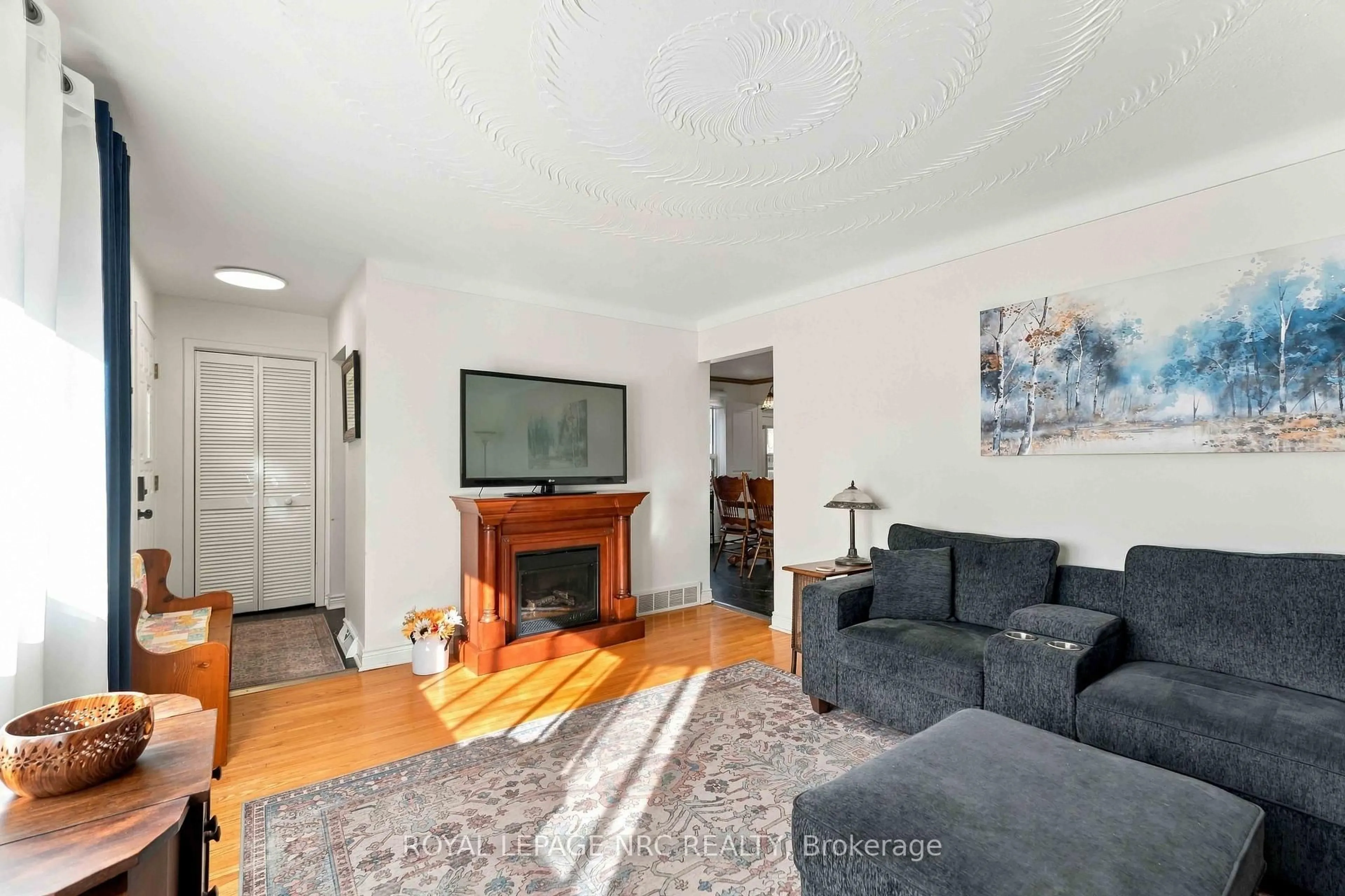 trreb/IMG-X13875040_c2d65f7e-fb8c-443e-907b-8092e1b29939-l.jpg