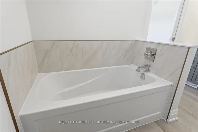 3693 ELM St, Fort Erie 3
