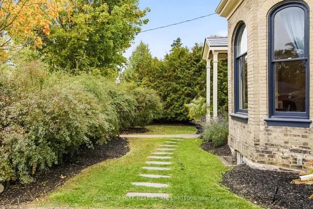 18 Hawarden Ave, Brantford 3