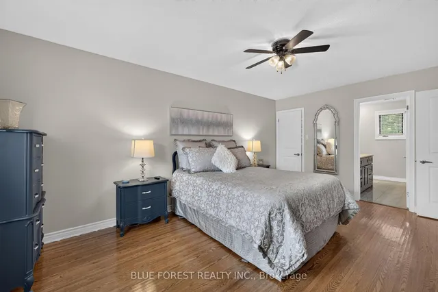 1039 Country Club Crt, London South 5