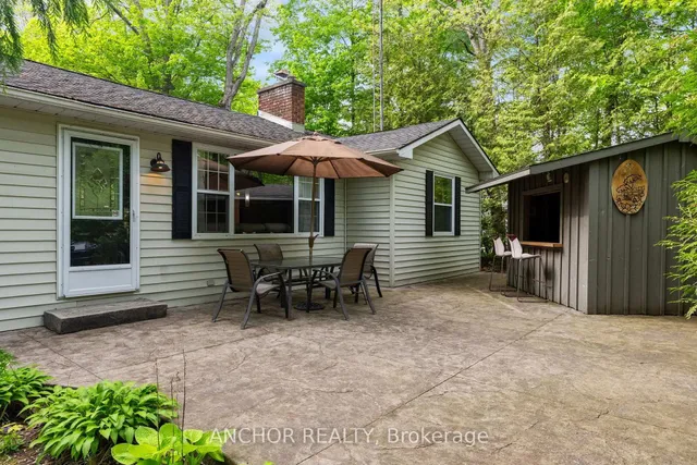 223 Ontario St, Lambton Shores 2