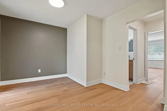 143 Elgin Cres, Waterloo 4