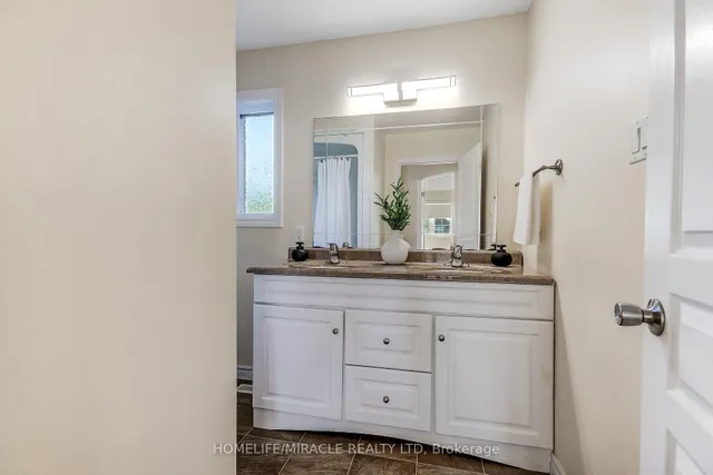 23 Willis Ave, Strathroy-Caradoc 4