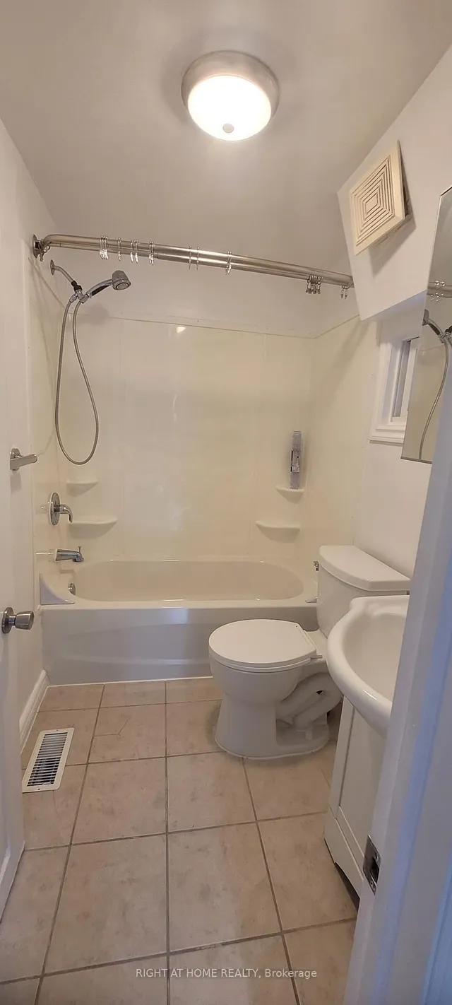298 Montfort St, Ottawa 3