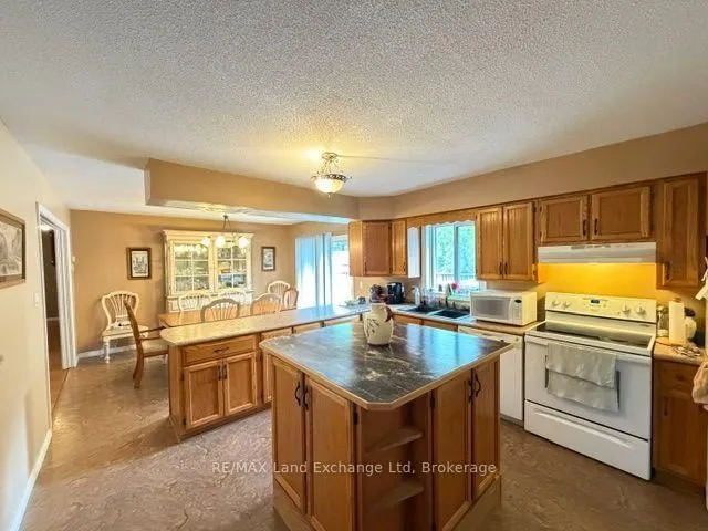 115 Victoria St, North Huron 5