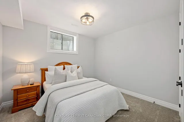 126 Aspen Circ, Thames Centre 5