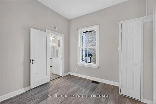 42 Bruce St, London South 2