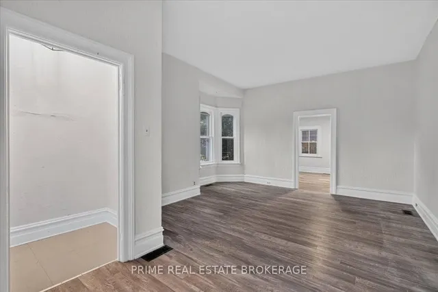 42 Bruce St, London South 3
