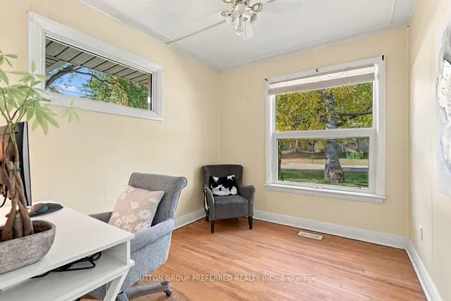 465 Glen Cres, London North 4