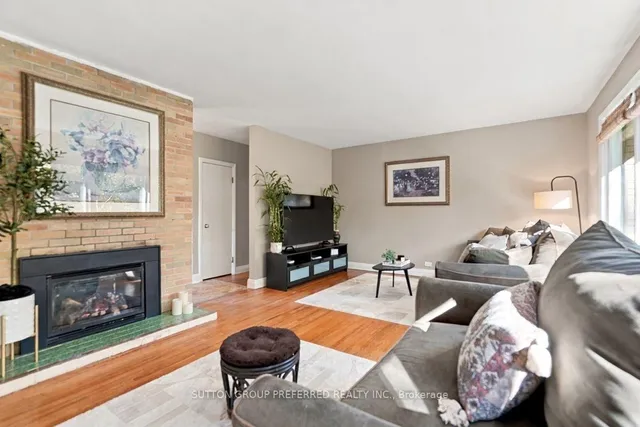 465 Glen Cres, London North 5