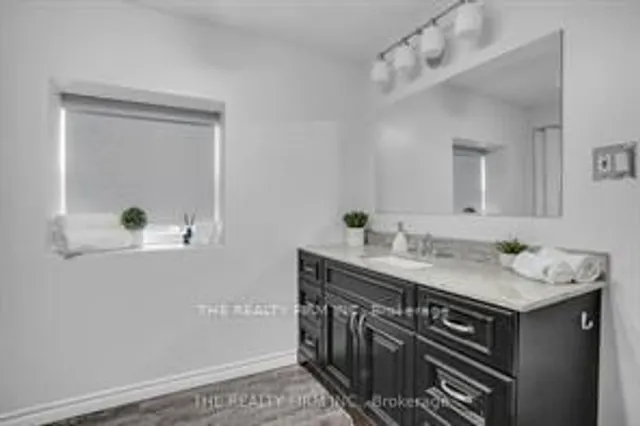 3692 Beverly Glen, Plympton-Wyoming