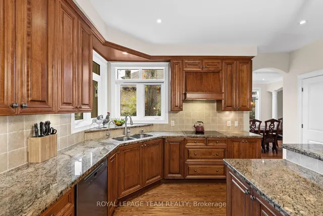 418 Lockmaster Cres, Ottawa 5