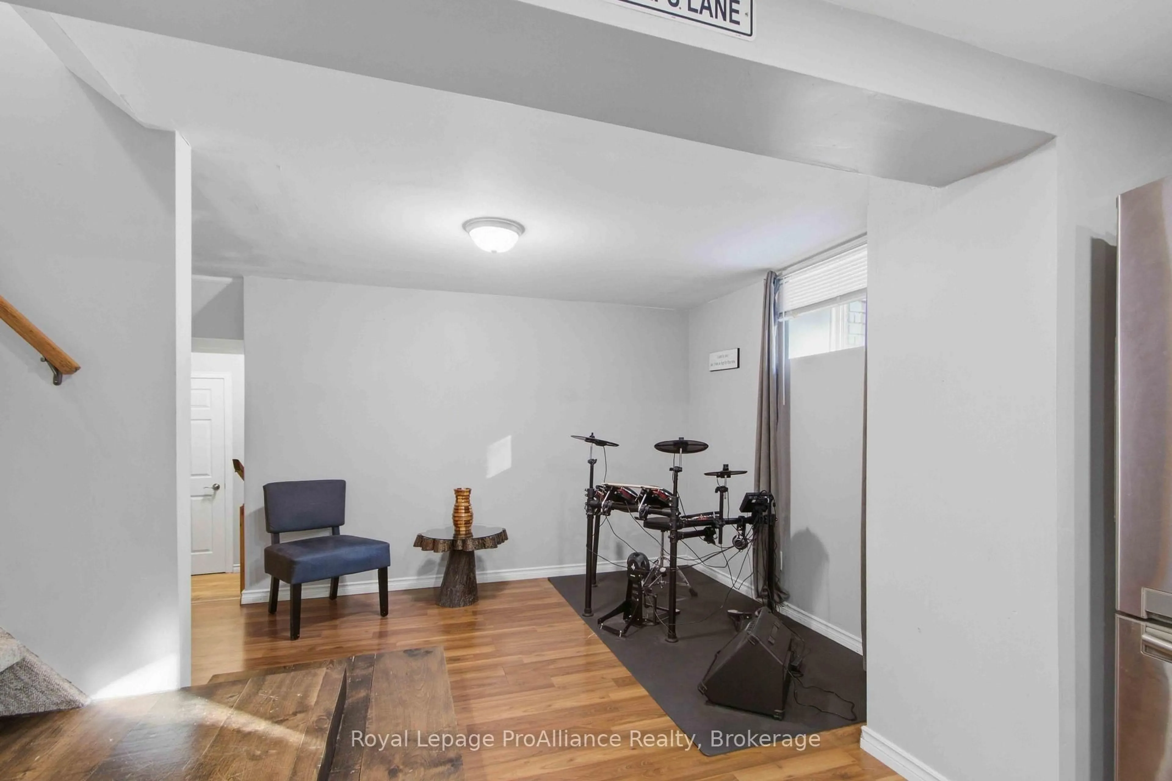 trreb/IMG-X13882988_3d2bab9e-0692-4191-bfbe-2c58551d1d87-l.jpg