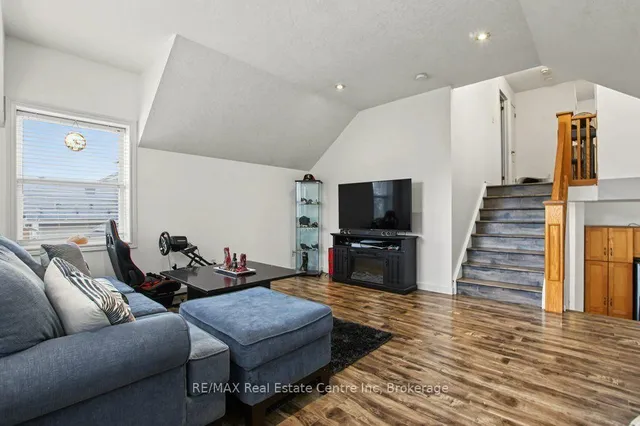 978 Edinburgh Rd, Guelph 3