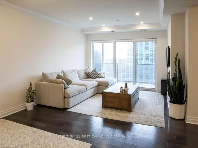 505 TALBOT St #1406, London East 4