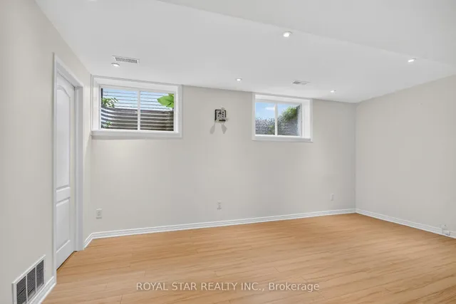 818 Long Point Circ, Ottawa 2