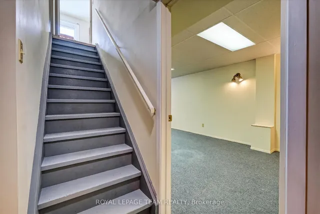 97 Huntsman Cres, Ottawa 4