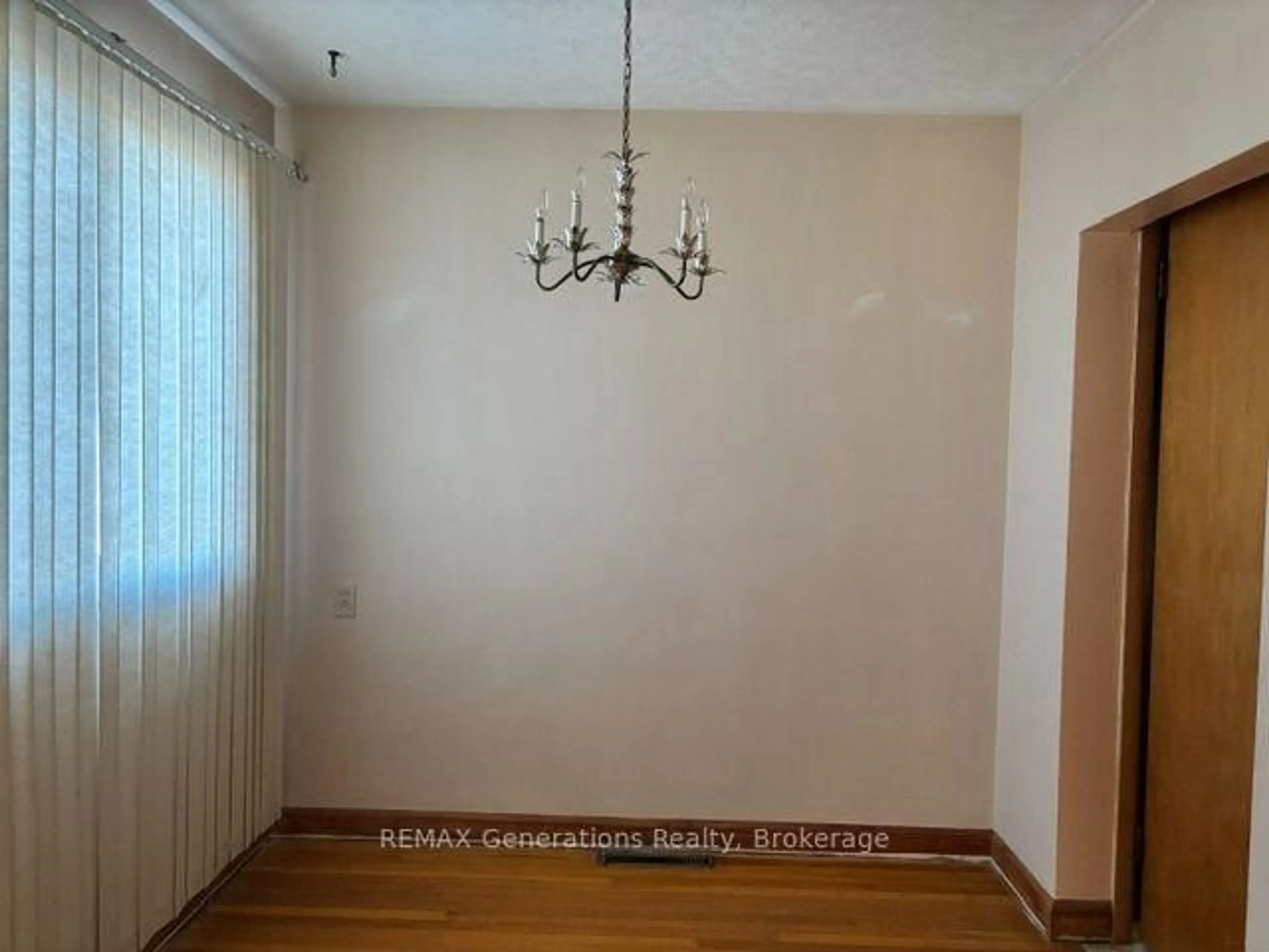 trreb/IMG-X13887526_d9a492e3-553f-46b0-b9a0-6997dc223a5a-l.jpg