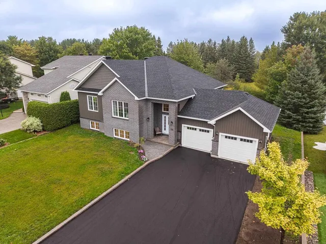 126 Queensgate Blvd, Sault Ste Marie 2