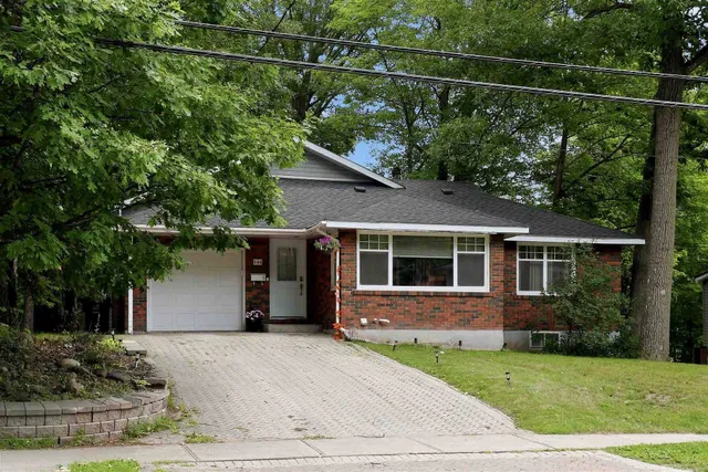 144 Shannon Rd, Sault Ste Marie 2