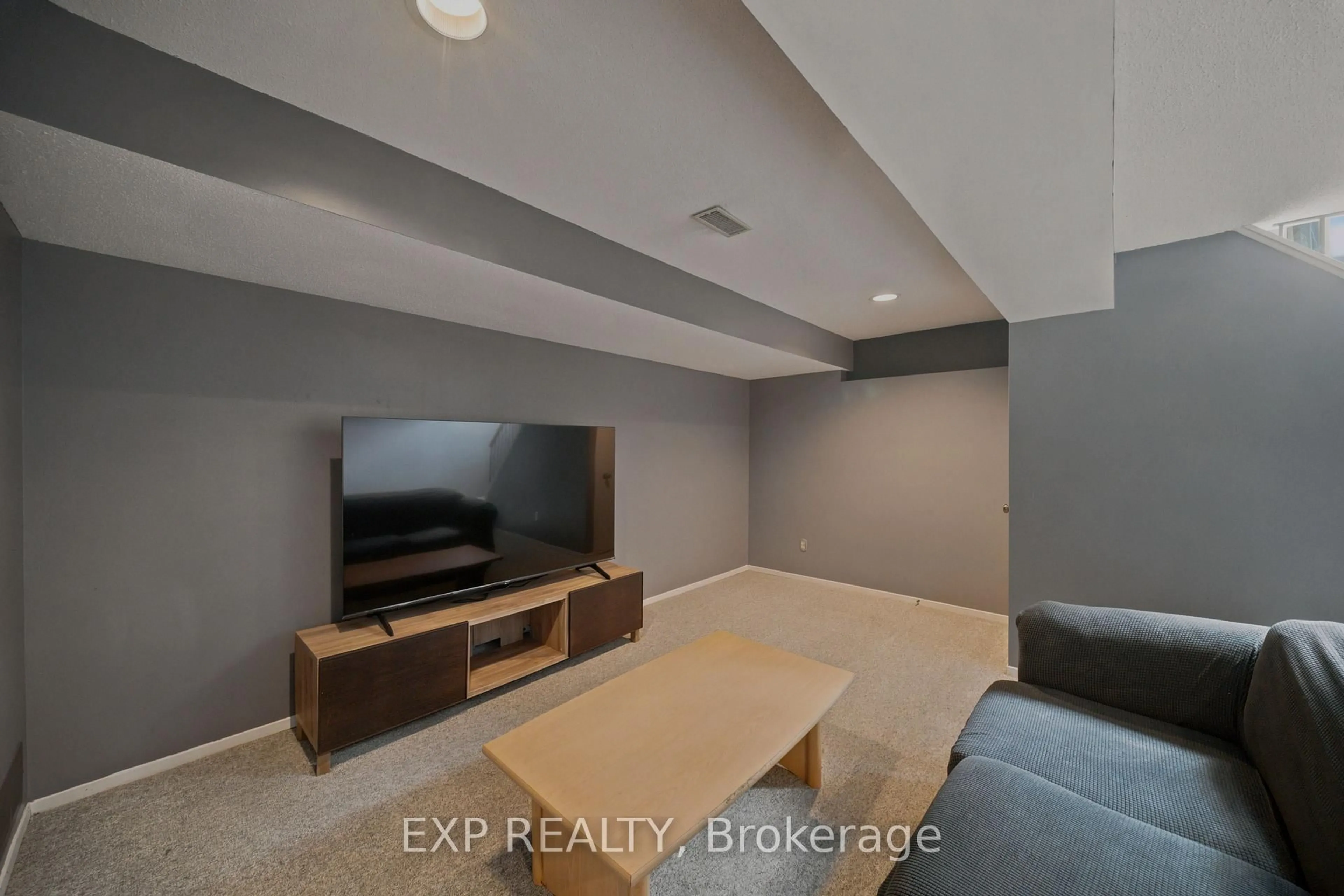 trreb/IMG-X14015470_1cbd7f91-9abe-436e-9fa1-e05435b40ab4-l.jpg