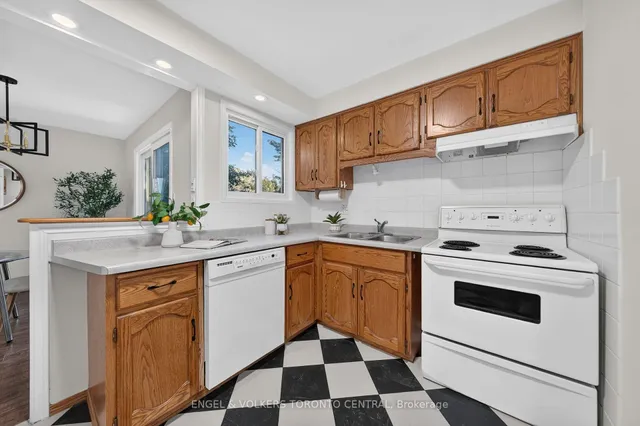 31 Mulberry Lane, Waterloo 2
